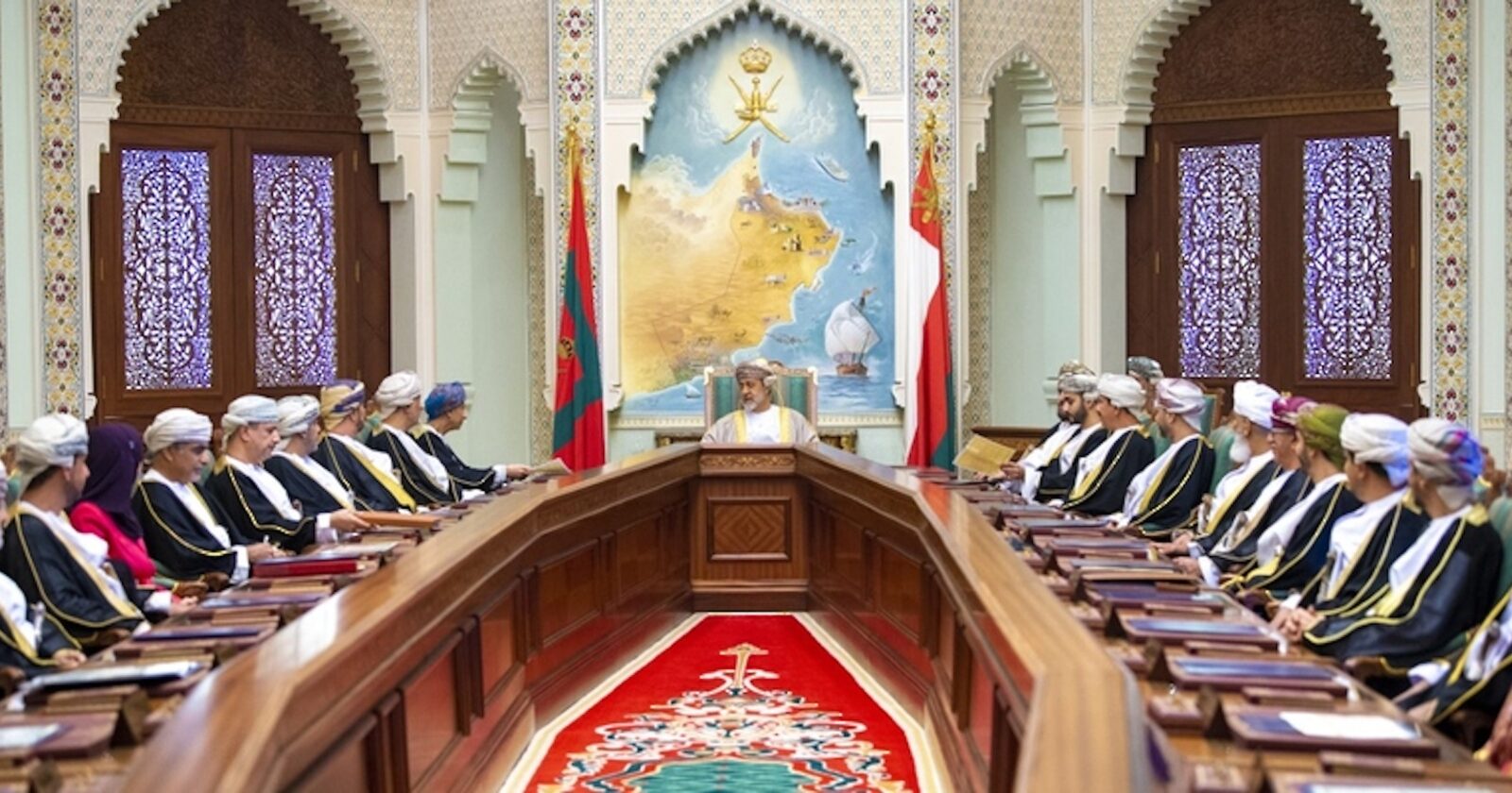 سلطان عُمان يعيد تشكيل مجلس الوزراء