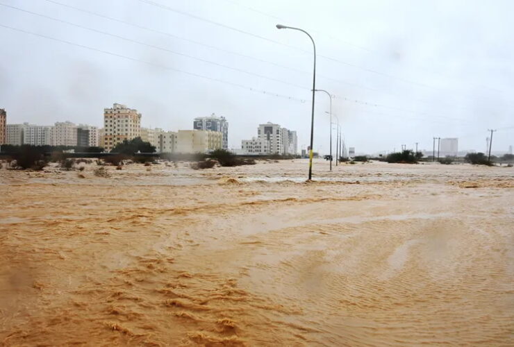 عين الإعصار شاهين تضرب أرضاً في سلطنة عمان